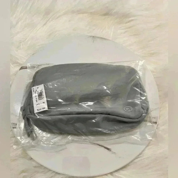 GapFit 100% Recycled Belt Bag/ Crossbody/ FannyPack - Picture 2 of 4